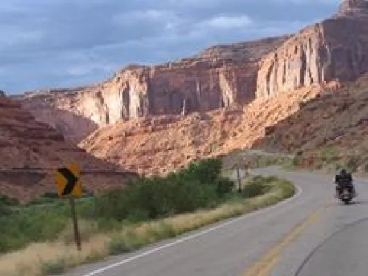 Bild: Zum Arches Nationalpark und Canyonlands