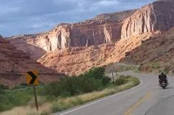 Zum Arches Nationalpark und Canyonlands Bild: Zum Arches Nationalpark und Canyonlands