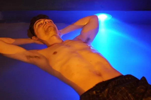 Bild: Herrentag Berlin: Happy-Hour-Floating im tranxx – schwebebad & massagewelt - Top-Vatertagsgeschenk 2011