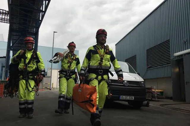 Bild: IBE Industrieservice GmbH bietet professionelle Höhenrettung