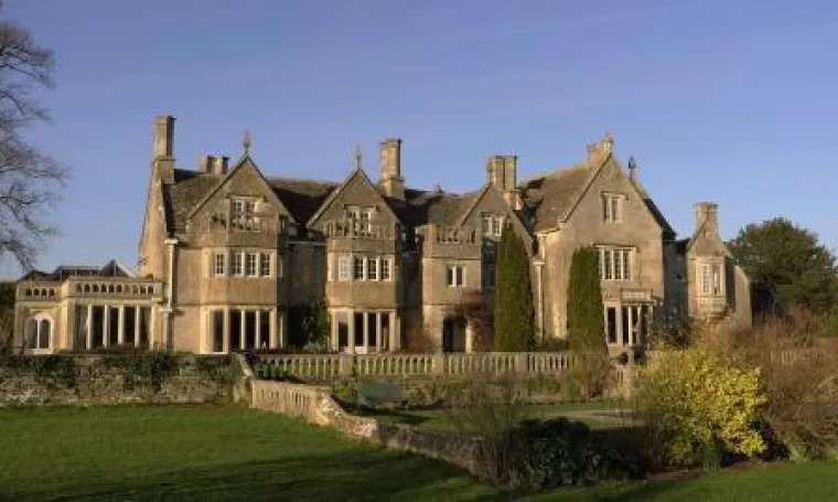 Bild: Großbritanniens bester Schwangeren-Fotograf setzt auf Woolley Grange beim Fotoshooting den Babybauch in Szene