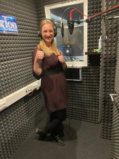 Bianca Erbe - die neue Stimme bei Hediphon Bild: Bianca Erbe - die neue Stimme bei Hediphon