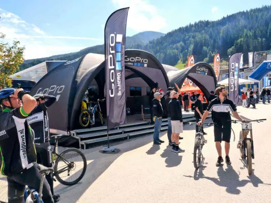 Brand to Event – ein Motto im Einsatz für individuelle Eventzelte Bild: Brand to Event – ein Motto im Einsatz für individuelle Eventzelte