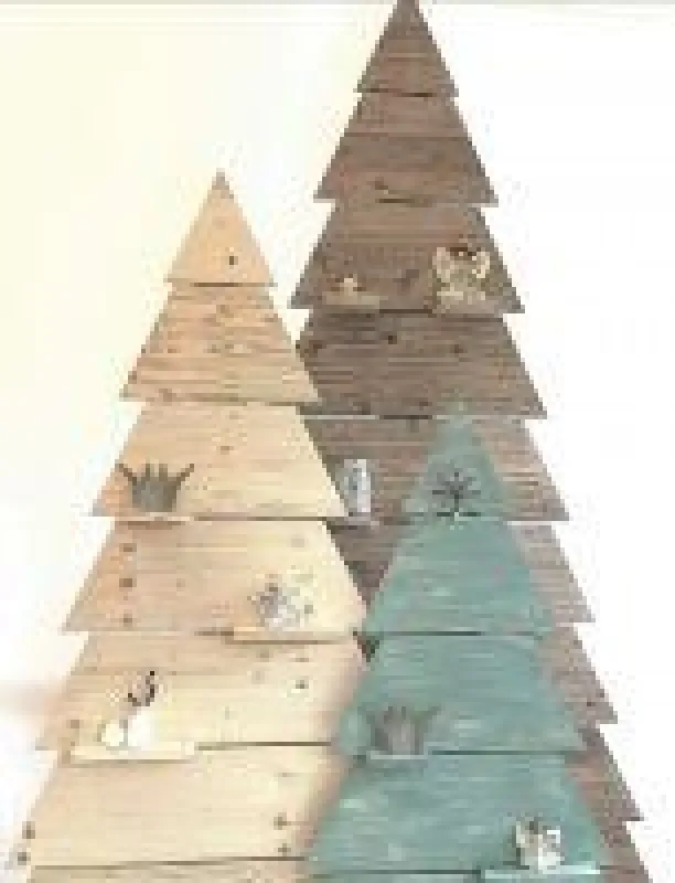Alternative, nachhaltige Weihnachtsbäume in verschiedenen Größen und Varianten