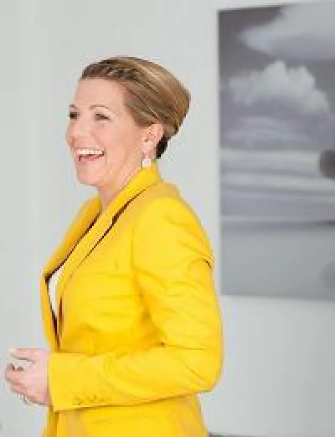 Business-Coach und Trainerin Sandra Trost erläutert den Begriff ?Service Excellence?.