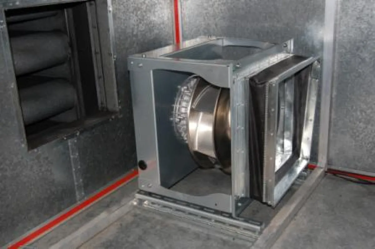 Die RadiPac EC-Ventilatoren von ebm-papst im RLT-Gerät.