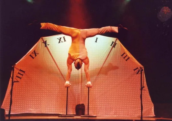 Bild: „Der Aufstand der Uhren“ - Ein Varieté-Familienmusical zur Vorweihnachtszeit