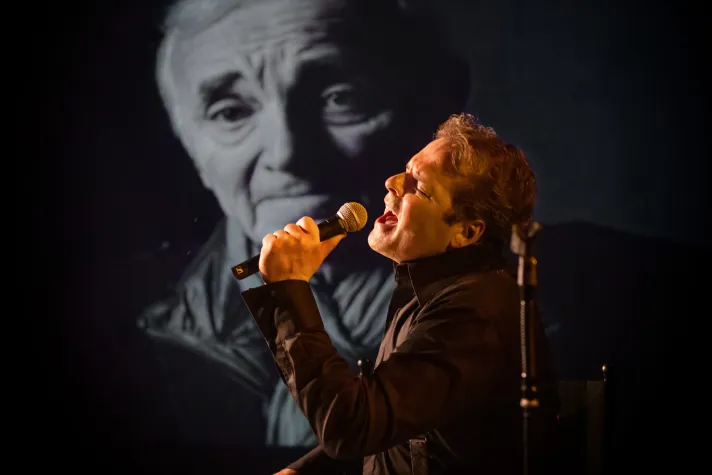 Bild: MÜNCHEN PREMIERE  - 100 Jahre CHARLES AZNAVOUR - Theater-Biographical mit Stephan Hippe