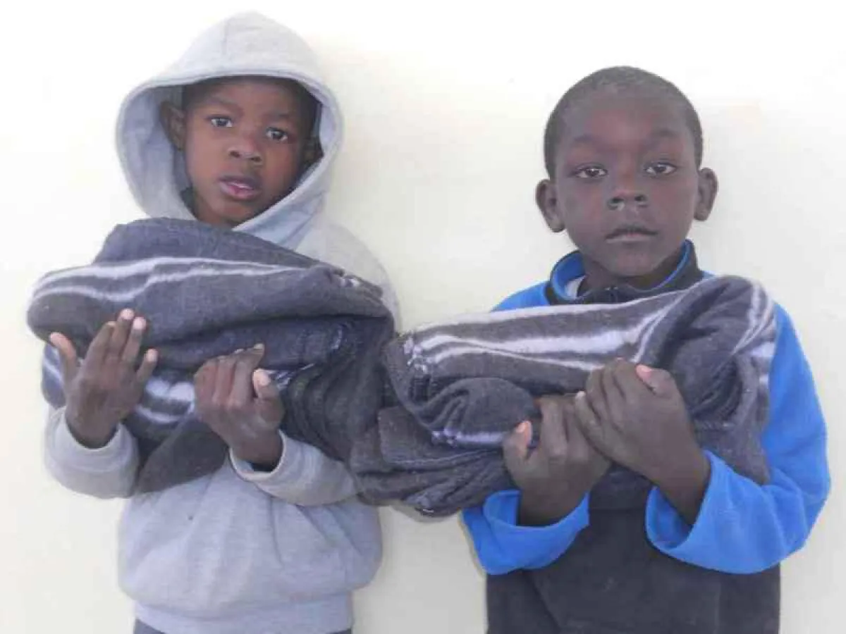 Bei winterlichen Temperaturen sind diese Decken bitter nötig! Foto StepsForChildren