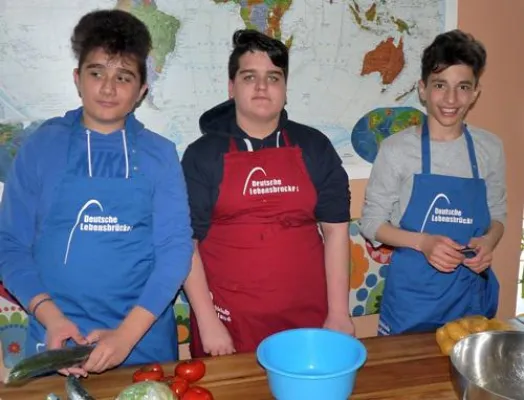 Deutsche Lebensbrücke erhält erneut Spenden von KraussMaffei Mitarbeitern Bild: Deutsche Lebensbrücke erhält erneut Spenden von KraussMaffei Mitarbeitern