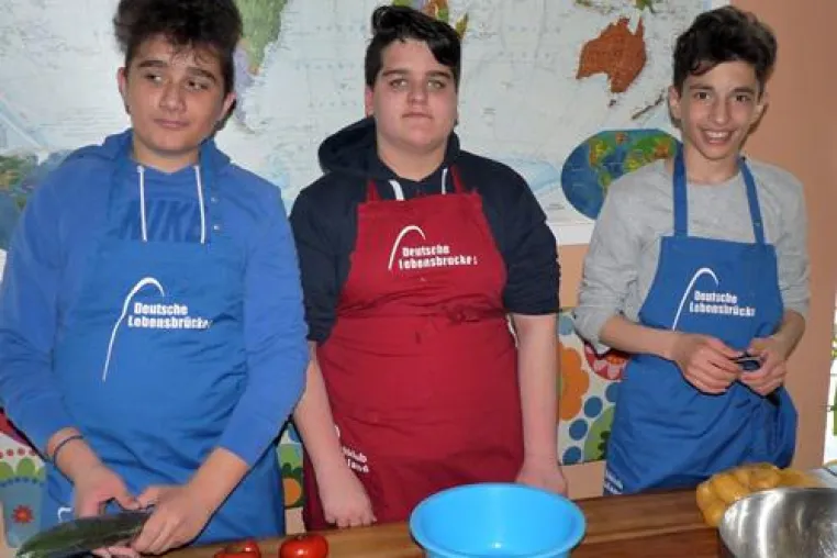 Deutsche Lebensbrücke erhält erneut Spenden von KraussMaffei Mitarbeitern Bild: Deutsche Lebensbrücke erhält erneut Spenden von KraussMaffei Mitarbeitern