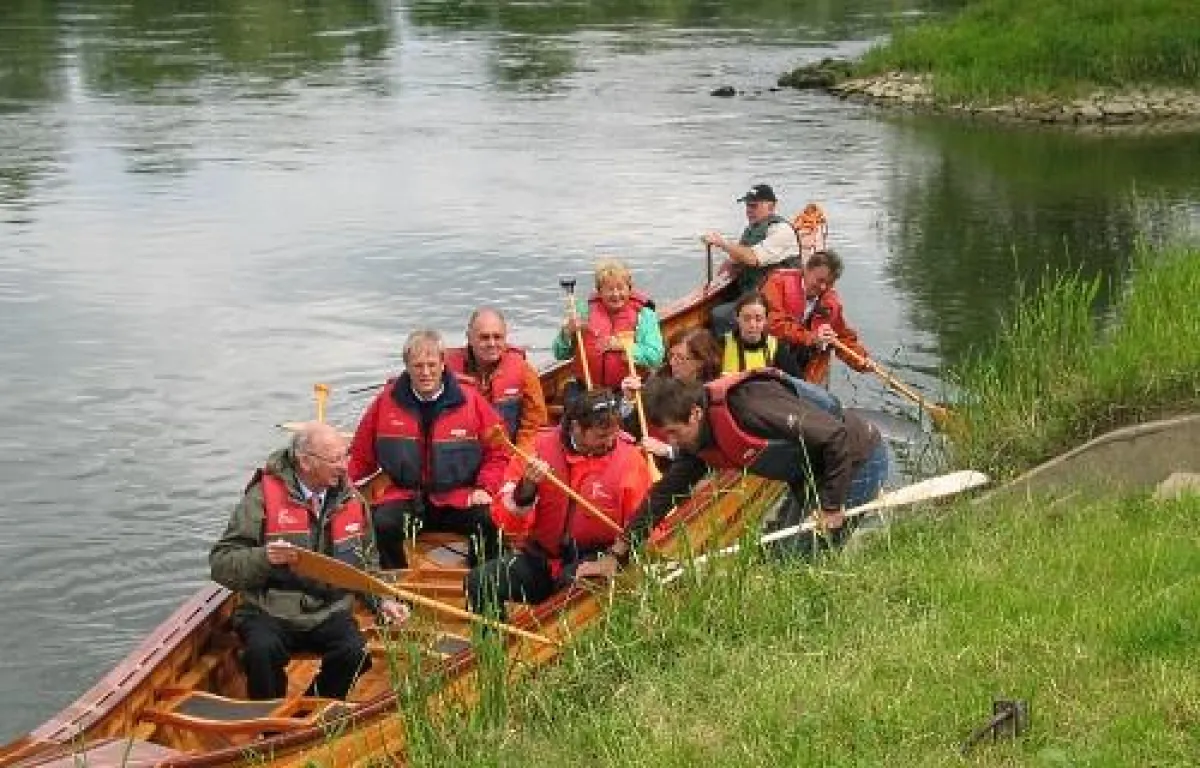 Nach der Vorstellung der Informationstafeln wurde die Bootswanderstrecke zwischen Neustadt und Eining von den Projektbeteiligten mit einer gemeinsamen Bootsfahrt getestet.