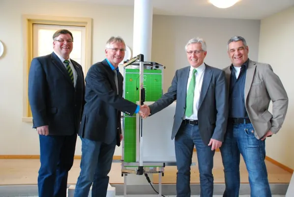 Bild: Kompetenzzentrum für Ausbau un d Fassade gewinnt innovatives Schneidegerät