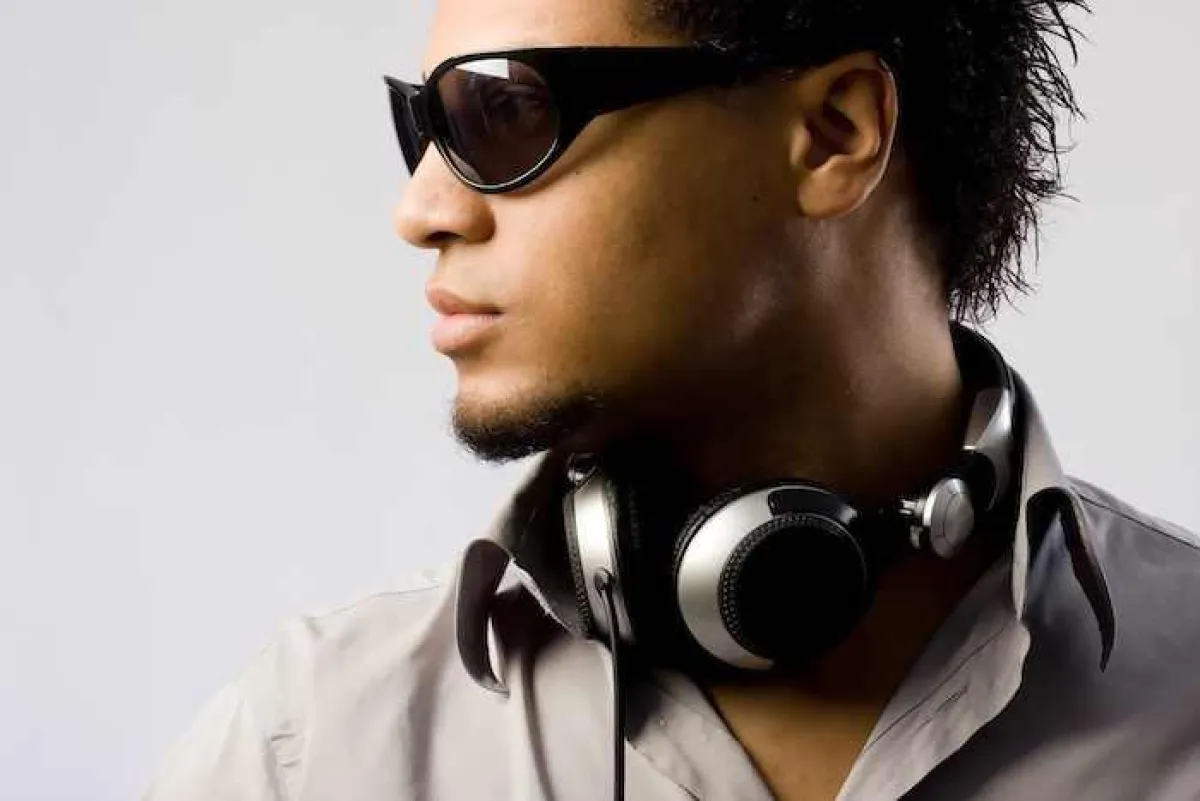 Musiker und DJ Aleksey kickt bei Charity-Events für die „Dynamic Soccer Stars“