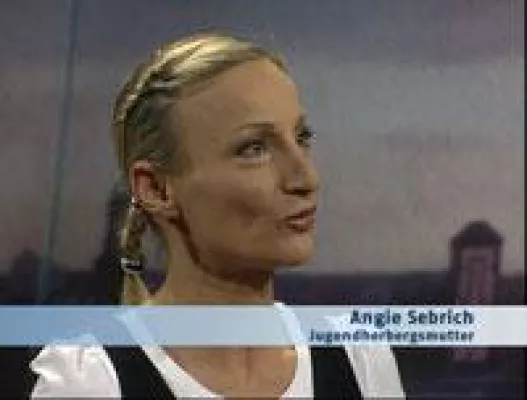 Bild: Angie Sebrich im Gespräch mit Bruder Paulus - Sonntag 02.09.2007, 8.30 Uhr, N24 Ethik „Um Gottes Willen\"