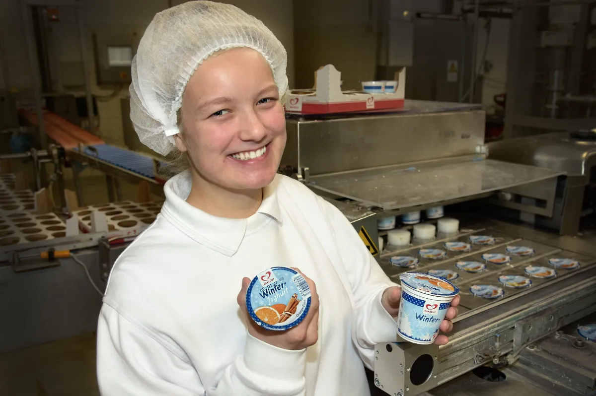 Celina Justine Hertel mit ihrer neu kreierten Joghurt-Sorte