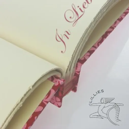 Bild: Lillies Fotoalben - Kalligrafie braucht Sorgfalt, Konzentration und ganz viel Zeit