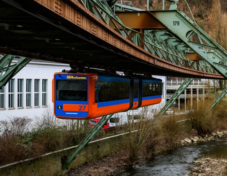 Wuppertal feiert 125 Jahre Schwebebahn mit großem Familienfest Bild: Wuppertal feiert 125 Jahre Schwebebahn mit großem Familienfest