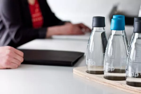 Bild: Retap Trinkflasche – großer Erfolg beim red dot award: product design 2011