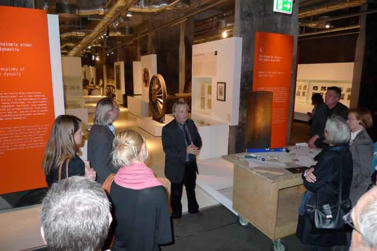 Museumsdirektor Theo Grütter erklärt den „Mythos Krupp“ (Foto: KALLE KRAUSE)