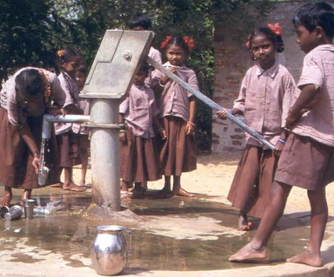 Wasser für die Hygiene - hier in einer Dorfschule in Indien