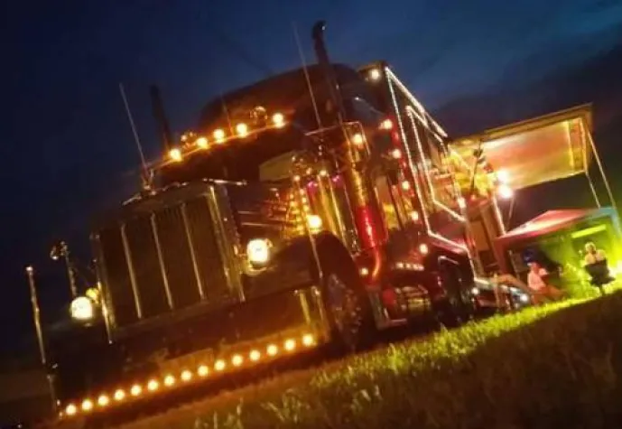 Original US-Truck kommt nach Gittelde Bild: Original US-Truck kommt nach Gittelde