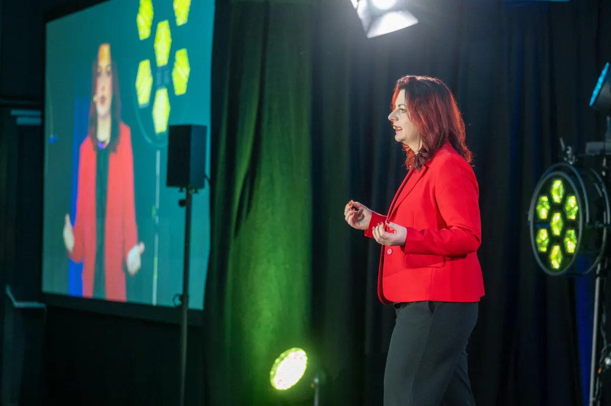 Mandy Henze beim internaltionalen Speaker-Slam in Dresden/ Radebeul (Fotograf: Justin Bockey)