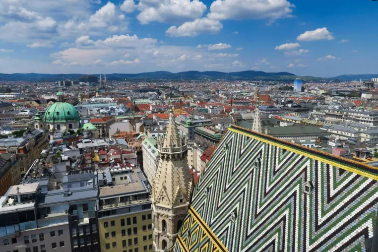 Kaffeehauskultur und Kaiserpaläste: Isac Schwarzbaum erkundet die Wiener Sehenswürdigkeiten Bild: Kaffeehauskultur und Kaiserpaläste: Isac Schwarzbaum erkundet die Wiener Sehenswürdigkeiten