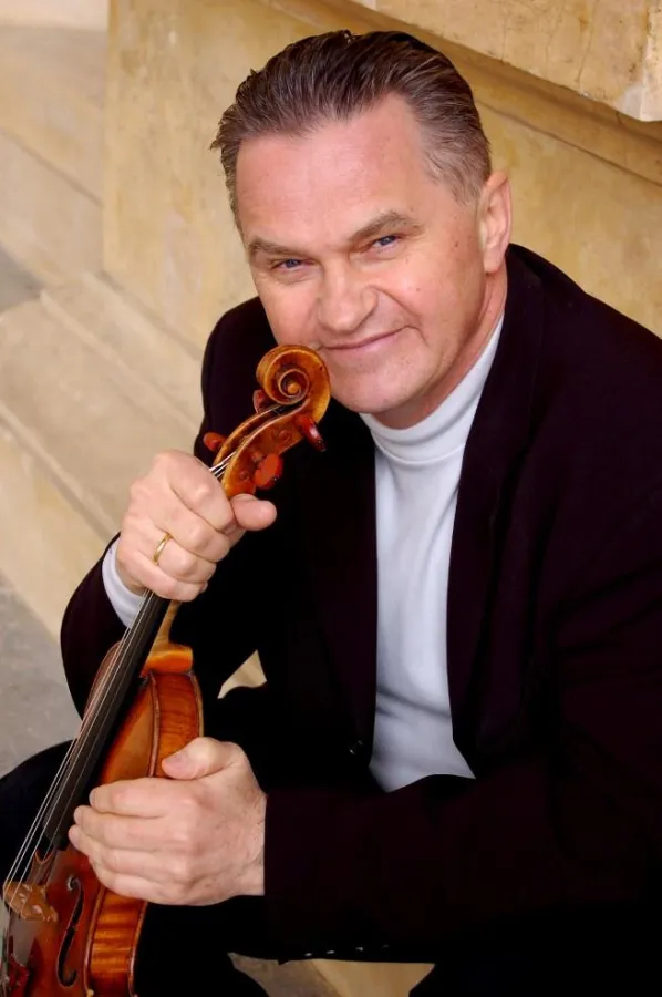 Miha Pogacnik zeigt als Vortragsredner die Ähnlichkeiten zwischen Wirtschaftsunternehmen und klassischer Musik auf