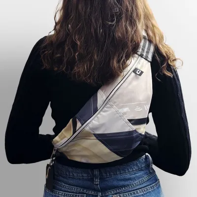 Bild: Vom Werbebanner zum Mode-Accessoire: Comspot frischt die Upcycling-Taschenkollektion auf