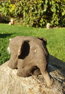 Bild: Partizipative Kunst: Skulpturen aus Samenbomben formen und mit dem artCARE Paket Projekte unterstützen