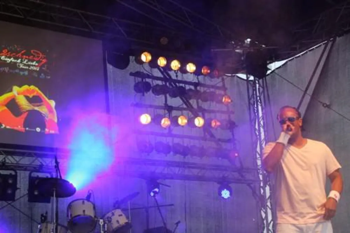 Musiker 2schneidig engagiert sich