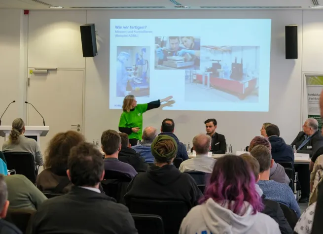 Fachkraft Optik: Fünfter Jahrgang startet im März Bild: Fachkraft Optik: Fünfter Jahrgang startet im März