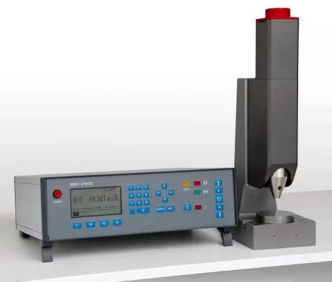 Bild: Vollautomatische Härteprüfung nach der Wärmebehandlung