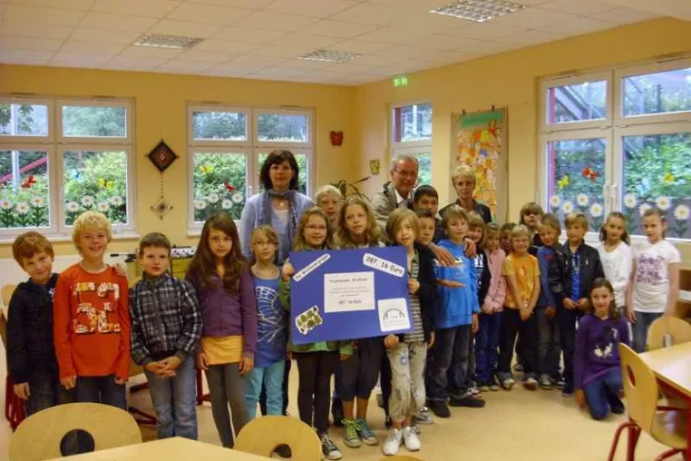 Bild: Grundschüler nehmen eigene CD auf und spenden für Kinderklinik am Klinikum Niederberg