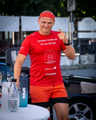 Bild: Weltrekord im Rückwärtslaufen für den guten Zweck: 75,12 km in 12 Stunden auf dem Laufband