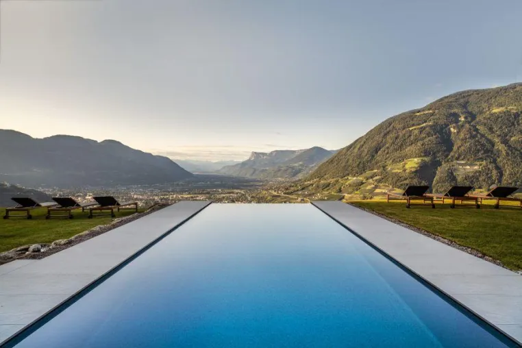 Bild: Arua Private Spa Villas eröffnen mit spektakulärem Ausblick über Meran