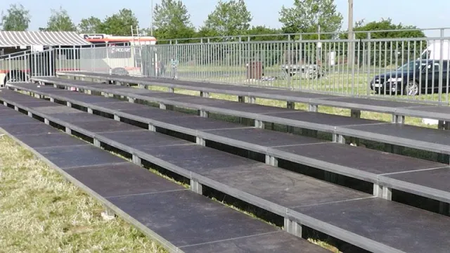 Sommerbiathlon in Waldenrath mit mobiler Tribüne von 2M Bild: Sommerbiathlon in Waldenrath mit mobiler Tribüne von 2M