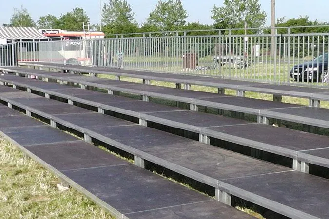 Bild: Sommerbiathlon in Waldenrath mit mobiler Tribüne von 2M