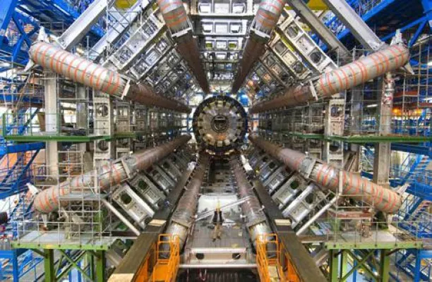 Bild: Oerlikon Leybold Vacuum belieferte CERN mit Vakuumkomponenten für Large Hadron Collider und ATLAS Detektoren