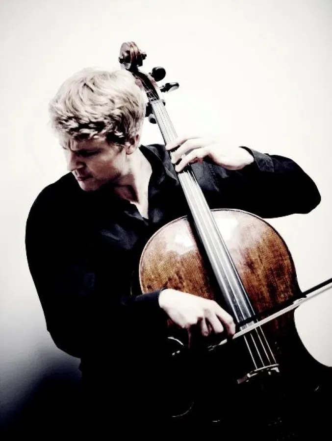 Julian Steckel / Foto: Marco Borggreve