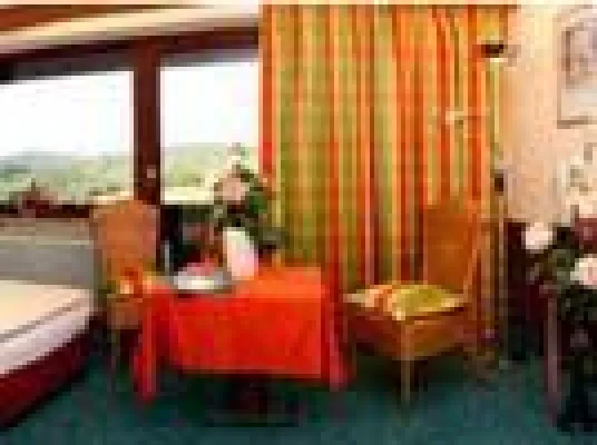 Bild: Wellnesshotel im Bayerischen Wald präsentiert neue Themenzimmer mit natürlichem Spirit