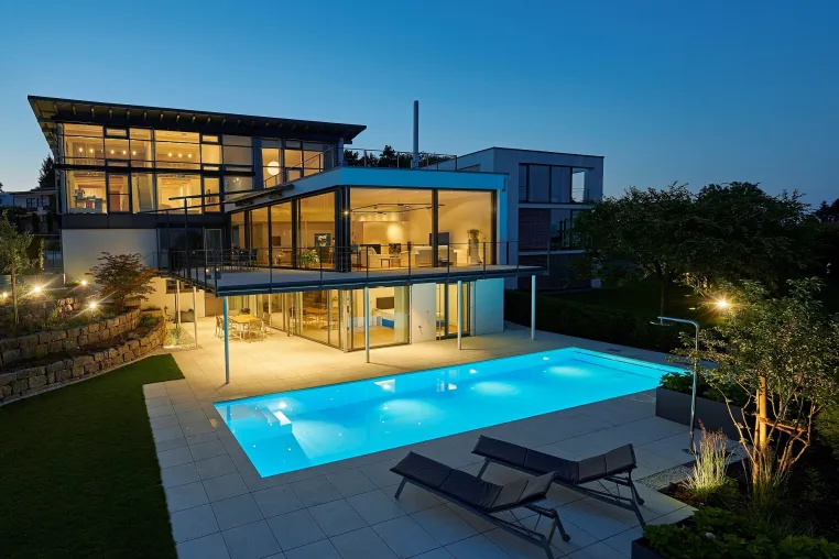 Bild: Mit Swimmingpool ist´s zu Hause am schönsten  