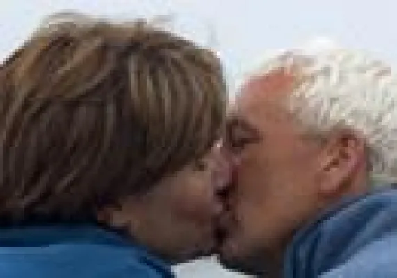 Bild: Liebe kennt kein Alter – Per Mausklick zum Liebesglück