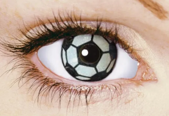 Bild: Alle Augen auf Fußball: Motiv-Kontaktlinsen für echte Fans