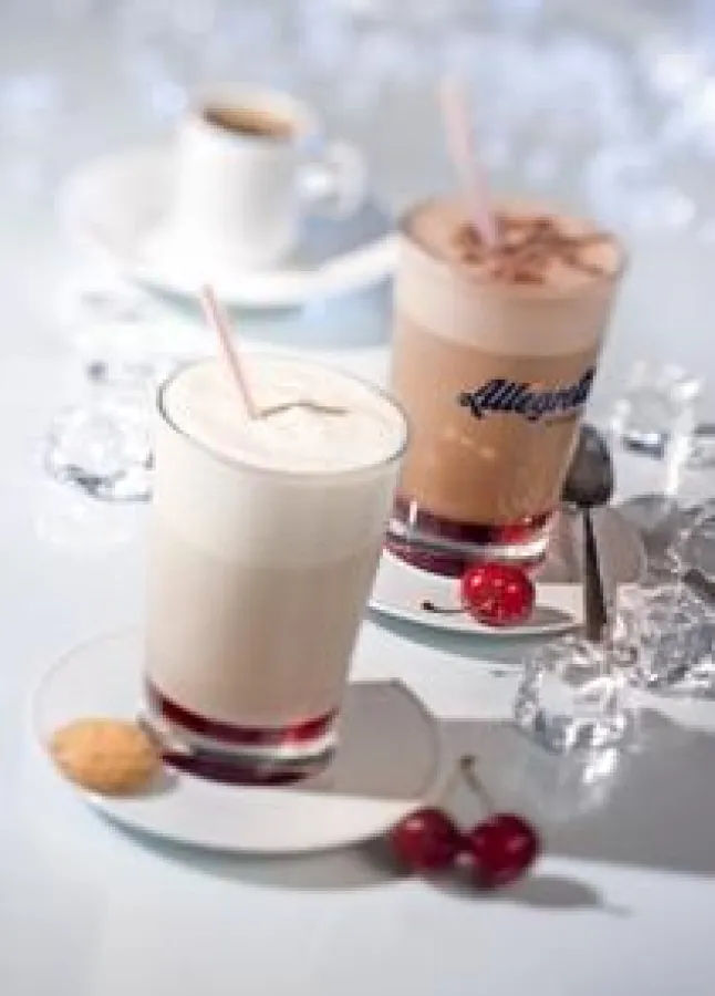 Shakespresso Kirsch Cooler: Geeistes Schokofrappe, ein kräftiger Allegretto Espresso und sanftes Kirscharoma - das ist Urlaubsfeeling pur. | Foto: Heimbs