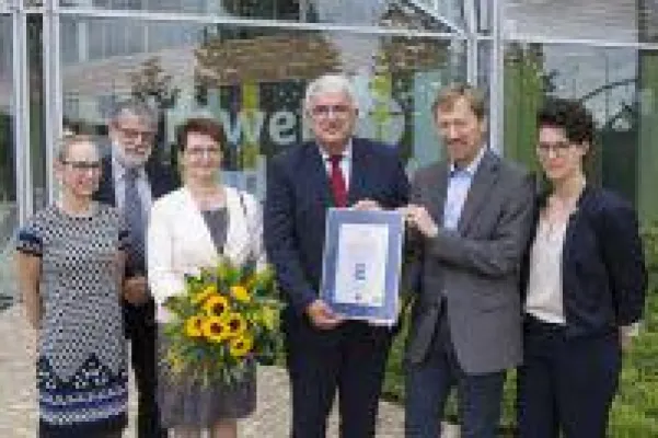 SAKRET erhält als erstes Unternehmen in Deutschland den Blauen Engel für klassische Innenputze Bild: SAKRET erhält als erstes Unternehmen in Deutschland den Blauen Engel für klassische Innenputze