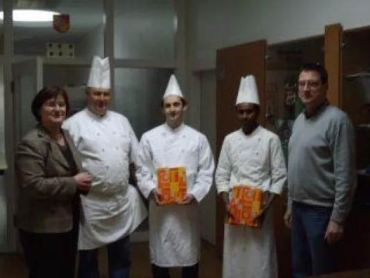 Bild: Förderkreis zeichnet plazierte Beiköche des bklm beim 5. NRW-Kochwettbewerb 2008 aus