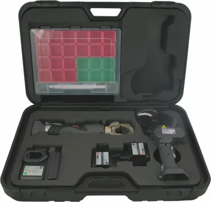 Bild: HOLGER CLASEN auf der eltefa 2019: KombiMax mit Press- und Schneid-Werkzeugen nach Wahl