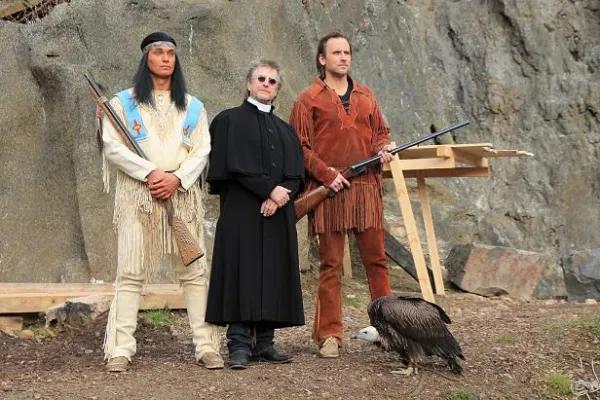 Bild: Karl-May-Festspiele Elspe: Martin Semmelrogge spielt Gangster Weller in „Unter Geiern“